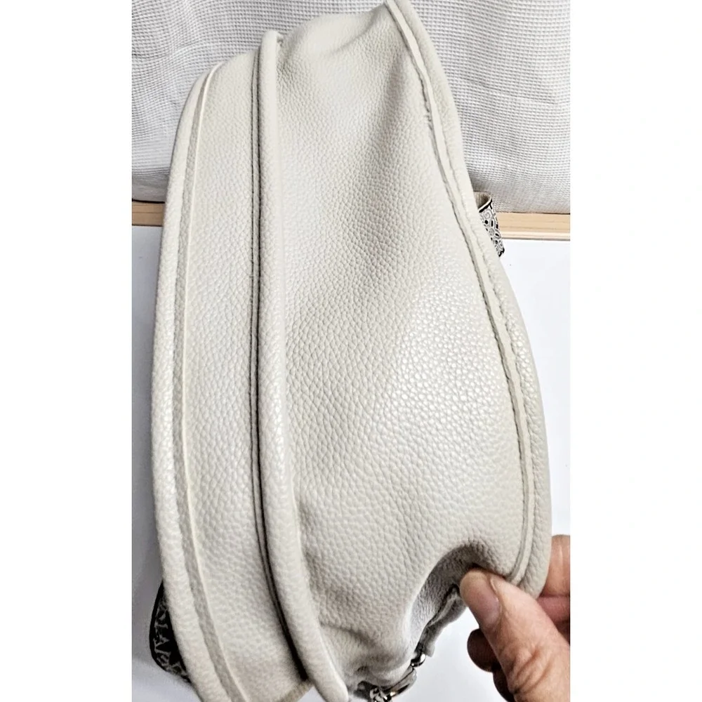 ah+dorned Vegan‎ leather messenger bag w/adjustable guitar strap light gray